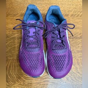 ULTRA VIHO 9W Neutral Trainer running tennis shoes Purple Good Condition Clean